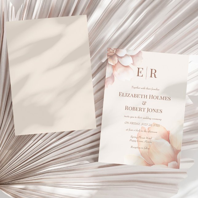 Convite Casamento dos Monogramas das de Petais Rosa-Rosa-E (Modern Blush Pink Mousse Petals Monogram Wedding Invitation on a sunny neutral dry palm leaf.)