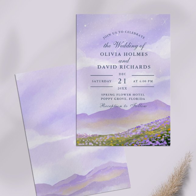 Convite Casamento dos Prados das Montanhas Lilac Night Sky (Lilac Night Sky Mountain Meadow Wedding Invitation on a lilac table.)