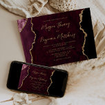 Convite Casamento Dourado com Script Agate Burgundy<br><div class="desc">A borda esquerda deste elegante convite de casamento moderno mostra uma borda de água borrifada,  cortada com falsa brilho dourado. O texto personalizável combina um script moderno de cor dourada,  fontes copperplate e itálico. O lado inverso apresenta uma burgundy e uma design de agata dourada.</div>