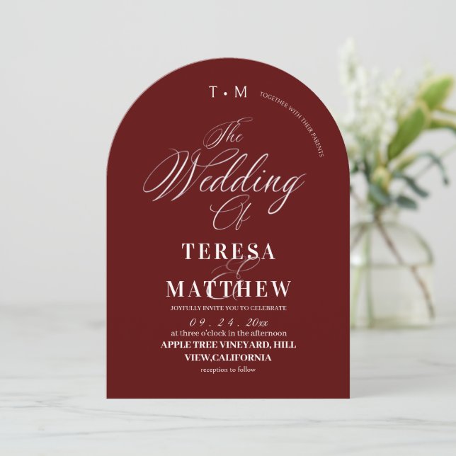 Convite Casamento Elegante Burgundy & Branco com Letra Clá (Em pé/Frente)