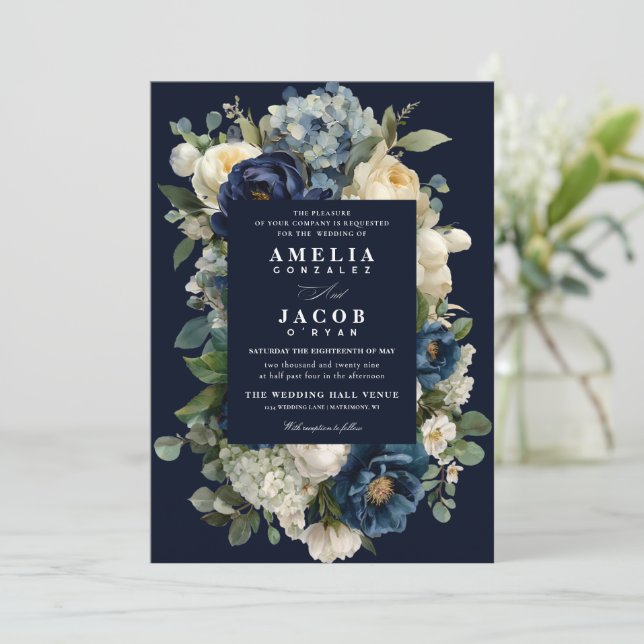 Convite Casamento Elegante com Flores em Azul Naval e Peôn (Em pé/Frente)