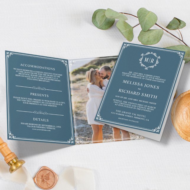 Convite Casamento Elegante com Monograma em Azul e Branco (Criador carregado)