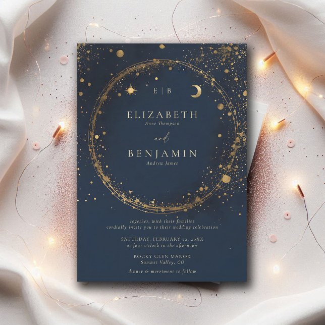 Convite Casamento Elegante de Monogramas Dourados à Meia-N (celestial wedding invitation modern classic elegant midnight blue gold dust monograms)