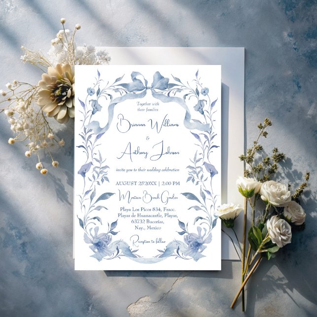 Convite Casamento elegante de uma frita floral azul Dusty (Dusty blue floral woodlands greenery vintage ribbon border elegant wedding invitation cards template)