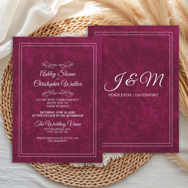 Convite Casamento Elegante em Veludo Burgundy com Monogram (Elegant velvet burgundy wedding invitation with back-of-invitation monogram)