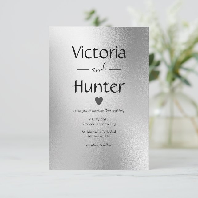 Convite Casamento Elegante Moderno do Coração Metálico Sil (Em pé/Frente)