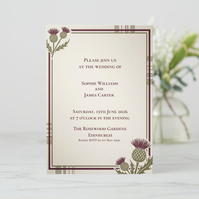 Convite Casamento Escocês com Canto de Cardo Xadrez Roxo (Em pé/Frente)