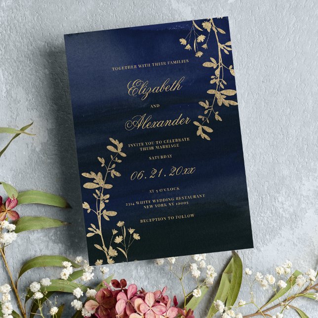 Convite Casamento floral clássico de ouro azul-marinho ele (Elegant classic navy blue gold floral wedding)