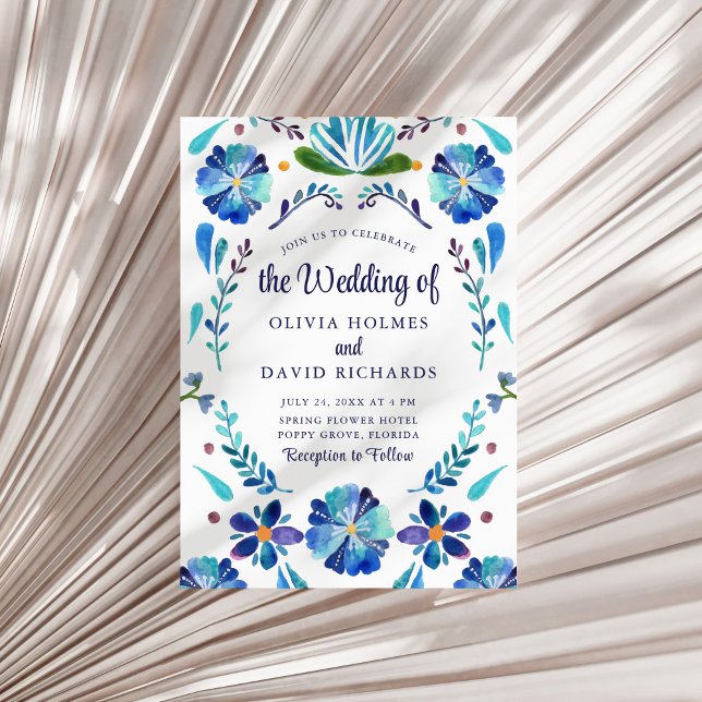 Convite Casamento Floral de Fiesta Mexicano Azul e Branco (Blue and White Mexican Floral Fiesta Wedding Invitation on a sunny neutral dry palm leaf.)