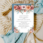 Convite Casamento Floral de Pêssego e Azul-poeirento<br><div class="desc">Aprecie seus hóspedes com este convite de casamento azul e empolgante, com maravilhoso campo de aquarela de flores no topo e buquês de canto na parte inferior em uma delicada mistura de blush, rosa poeirento, marfim, pêssego, azul de ardósia, cinzas e tons de sábio. Detalhes da caligrafia moderna. O cartão...</div>