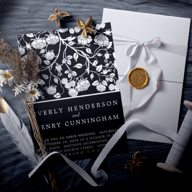 Convite Casamento Floral de Rosas Negras e Brancas Elegant (Criador carregado)