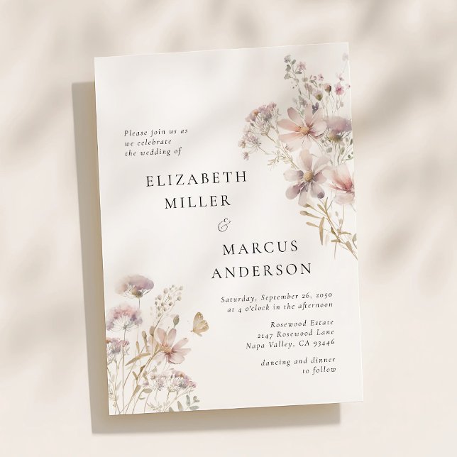 Convite Casamento Floral Jardim Boho Flor de Borboleta (Blush wildflower floral wedding invitation with soft pastel flowers and elegant modern typography)