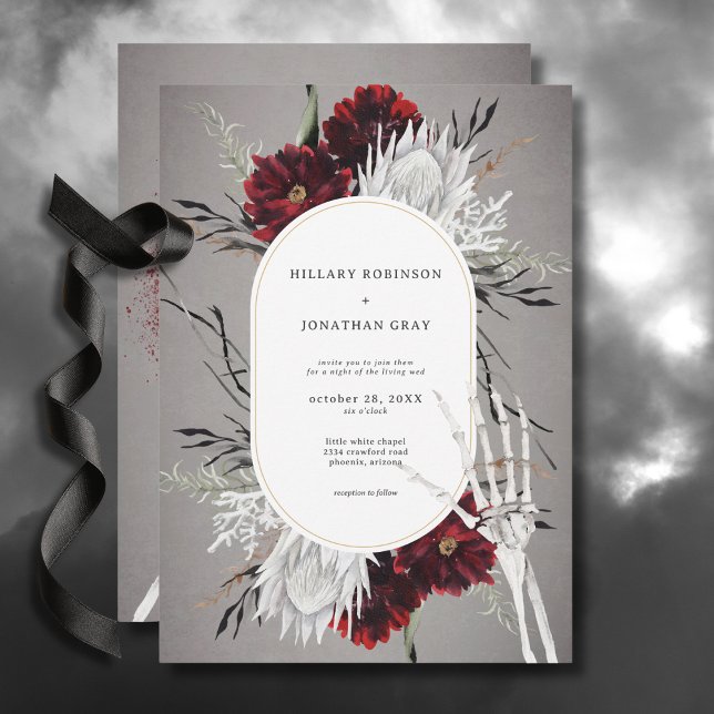 Convite Casamento Floral Vermelho de Amor e Ossos (Love & Bones Spooky Red Floral Wedding Invitation)