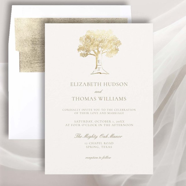 Convite Casamento Formal de Monogramas Dourados Mighty Oak (golden oak tree wedding invitation fall autumn carved tree rustic formal traditional elegant classic)