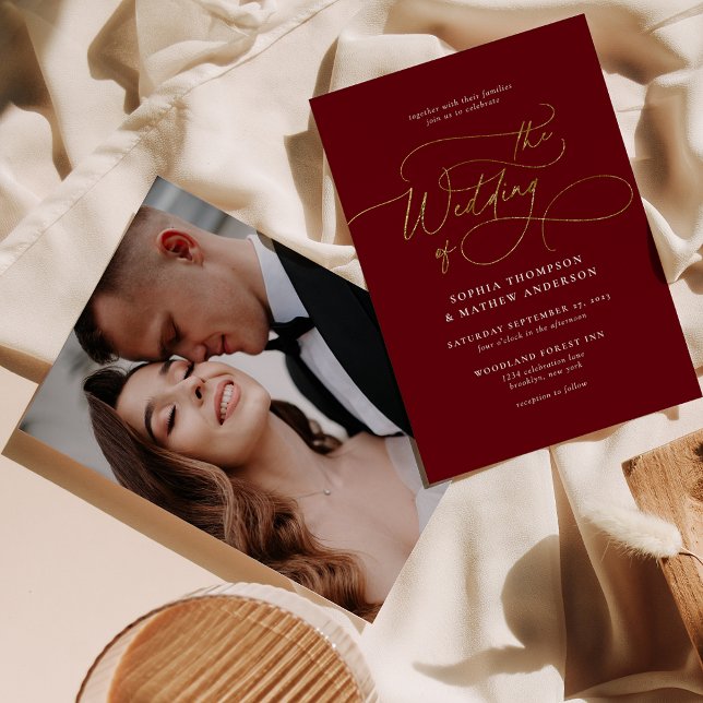 Convite Casamento Foto Caligrafia Script Dourado Borgonha (Criador carregado)