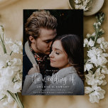 Convite Casamento Fotográfico Simples, Script Moderno de C<br><div class="desc">Simples Caligrafia Moderna Script Dois Convite para Casamento Fotográfico apresenta uma caligrafia ousada e moderna em um convite para casamento com fotos sangradas de cheio.</div>