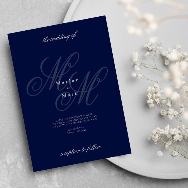 Convite Casamento inicial do monograma azul marinho pratea (Elegant silver navy blue monogram initials wedding )