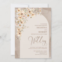 Casamento marrom com flores silvestres neutras em 