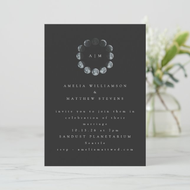 Convite Casamento Minimalista Celestial Lua Monograma Pret (Em pé/Frente)