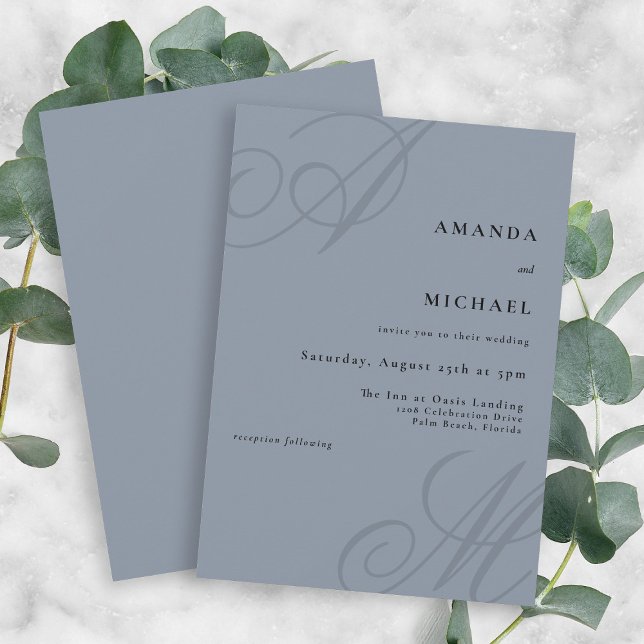 Convite Casamento Mínimo de Monograma Moderno Elegante Azu (Dusty blue modern minimalist wedding invitation with the bride and groom's monogram initials.)