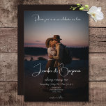 Convite Casamento Mínimo Escuro da Foto Moderna<br><div class="desc">Esta design apresenta a sua bela foto centrada numa cobertura de luz escuro transparente. A escolha da fonte é simples, mas elegante. A parte de trás é um carvão macio preto com um monograma das iniciais do casal. Esta design funcionará para casamentos formais e casuais. Criado pela imprensa simplesmente de...</div>
