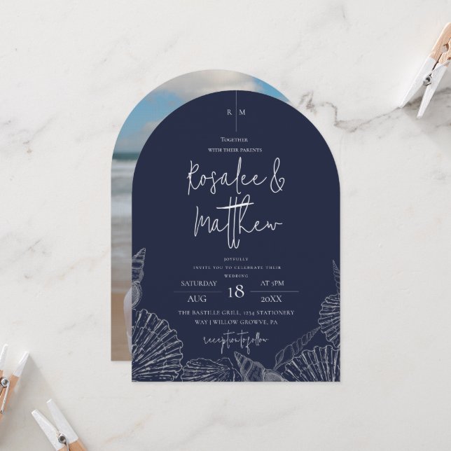 Convite Casamento Moderno à Beira-Mar com Azul Naval (Frente/Verso In Situ)