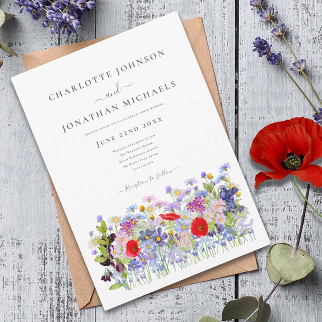 Convite Casamento Moderno com Flores Silvestres Coloridas (Modern colorful wildflower meadow wedding invitation with boho chic red poppy blue cornflower)