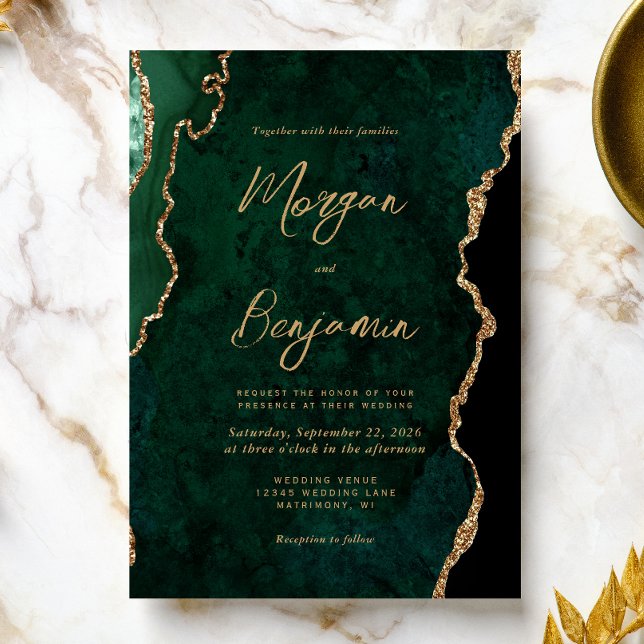 Convite Casamento Moderno com Letra em Ágata Verde Esmeral (An ideal choice for an emerald green and gold themed wedding.)