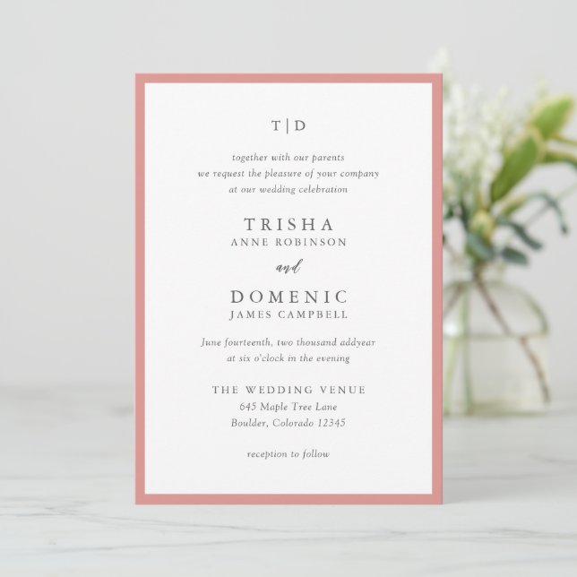 Convite Casamento Moderno com Monograma Rosa Coral Elegant (Em pé/Frente)