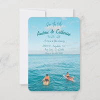 Casamento moderno com surfista do oceano azul