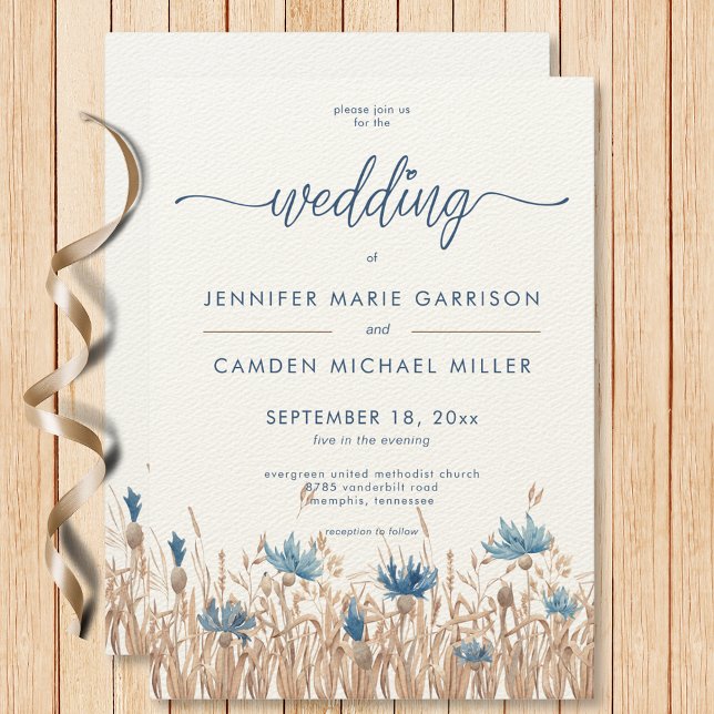 Convite Casamento Moderno de Creme de Campos de Trigo Azul (Blue Cornflowers Wheat Field Cream Modern Wedding Invitation)