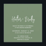 Convite Casamento Moderno de Sage Verde Minimalista<br><div class="desc">Convite de casamento quadrado moderno com um simples design com seus nomes em uma tipografia de script elegante e seus detalhes de evento em uma fonte minimalista sans serif. Todos os elementos de design estão em branco sobre um fundo verde de sábio profundo. Este convite de casamento chic funciona bem...</div>
