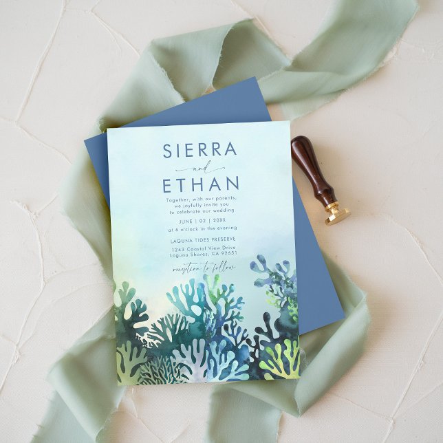 Convite Casamento Moderno dos Corais Azuis da Praia Costei (coastal wedding invitation ocean sea beach tropical coral blue teal green navy elegant modern chic)