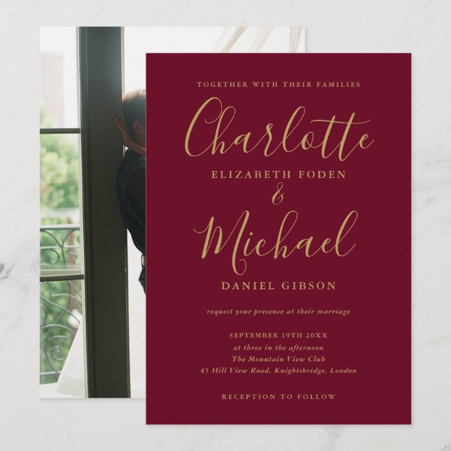 Convite Casamento Moderno em Grafia Burgundy e Ouro Foto (Frente/Verso)