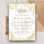 Convite Casamento Muçulmano Islâmico do Marble Branco deix<br><div class="desc">Convide seus convidados com este convite de casamento ao estilo islâmico,  com lindas folhas falsas de folha de ouro e 'Bismillah' na caligrafia árabe. Basta adicionar os detalhes do seu evento neste modelo fácil de usar para torná-lo um convite de tipo único.</div>