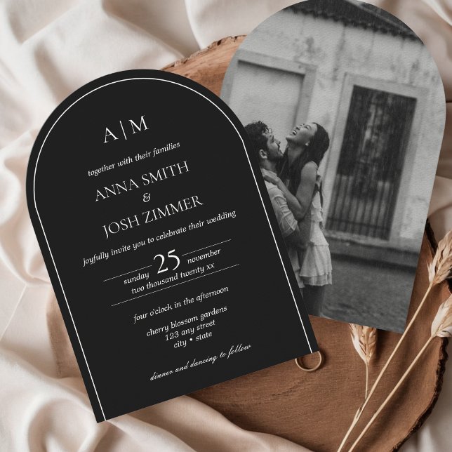Convite Casamento Negro Mínimo e Simples de Arch Clássico (Minimalist Black Wedding Invitation with Photo - typography, classy, elegant, modern, aesthetic arch)