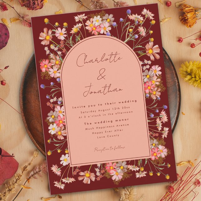 Convite Casamento outono de Terracotta Escuro de Arch de F (Wildflower boho floral arch terracotta burnt orange fall wedding invitation with whimsical script )