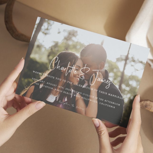 Convite Casamento personalizado de fotos modernas e Na mod (Personalized Modern and Stylish Photo Wedding Invitations from Ricaso. Stunning simple typography)