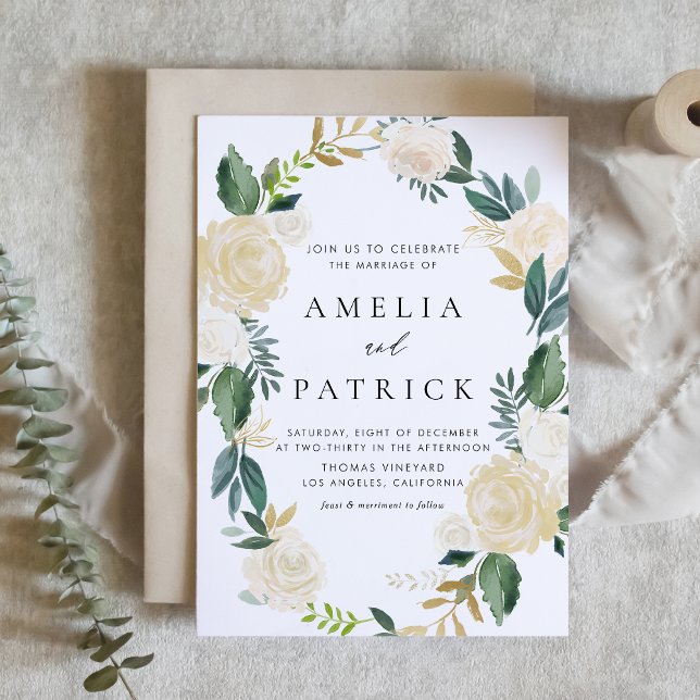 Convite Casamento Romântico de Creme Floral Floral (Romantic wedding invitation with ivory floral wreath, greenery, and faux gold foil accents.)