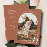 Convite Casamento Romântico de Foto Archada Terracotta<br><div class="desc">Este convite romântico de casamento de terracota mostra sua foto arquivada na frente e seus detalhes da cerimônia no verso. CORRESPONDENTE a itens na nossa coleção.</div>