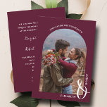Convite Casamento Romântico de Foto Burgundy Archada<br><div class="desc">Este convite romântico de casamento robusto mostra sua foto arquivada na frente e seus detalhes da cerimônia no fundo. CORRESPONDENTE a itens na nossa coleção.</div>