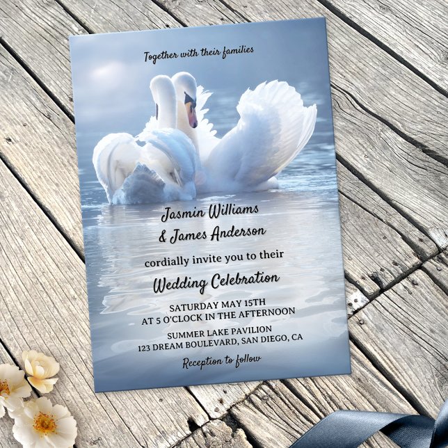 Convite Casamento Romântico do Lago Swan (Romantic wedding invitation featuring two swans in love on a sunlit lake or pond)