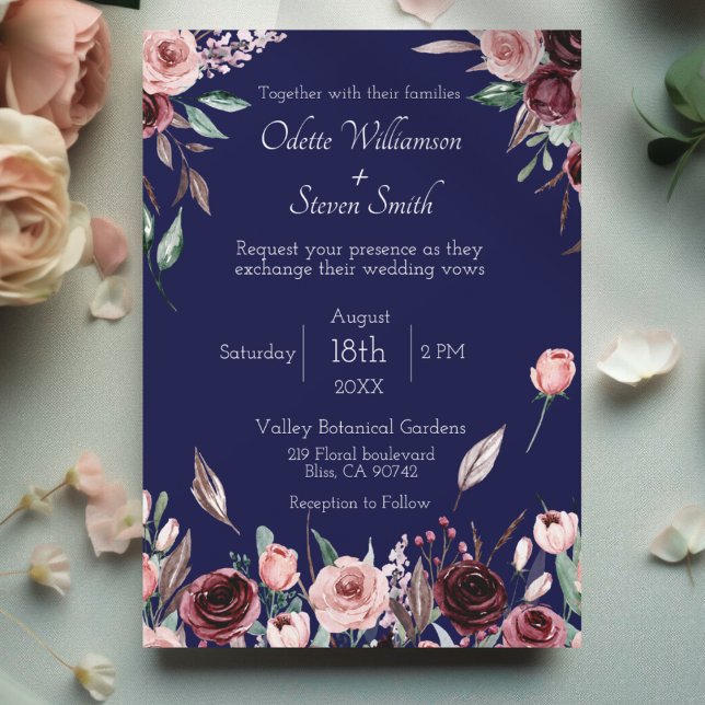 Convite Casamento Romântico e Blush da Burgundy do País e  (A navy blue wedding invitation with blush pink and burgundy watercolor flowers and script text)