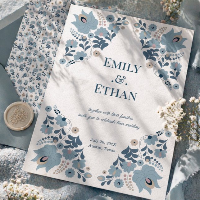 Convite Casamento Romântico Elegante com Florais em Azul D (Dusty blue wedding invitation suite styled in a romantic rustic garden with natural floral setting )