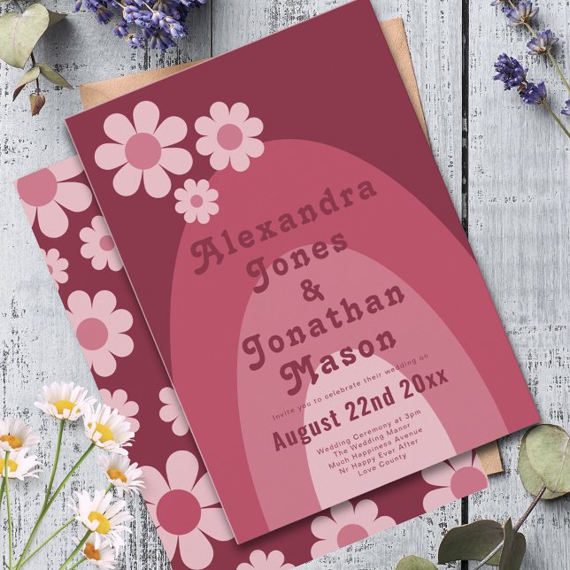 Convite Casamento Rosa Moderno da Borgonha Branca de 70 an (Modern retro daisy arch groovy typography pink wedding invitation )