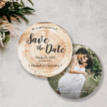 Convite Casamento Russo Salve a foto de Wood Grain<br><div class="desc">Apresentando nosso casamento russo Salve a data Foto Convite para Grain de Madeira — uma mistura de encanto natural e elegância romântica, perfeitamente adaptada ao seu tema de casamento rústico. Esta única placa redonda captura a essência do grão de madeira, emular as fatias de discos rústicos frequentemente vistas em belos...</div>