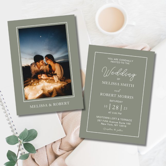 Convite Casamento Simples de Fotografias Verde e Branco da (Modern Sage Green & White Script Calligraphy Elegant with Photo Wedding Invitation)
