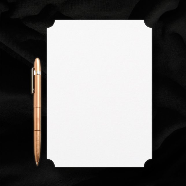 Convite Casamento simples de Vazio branco de canto de tíqu (Blank white 5" x 7" wedding invitation with ticket corners. Pen for scale.)