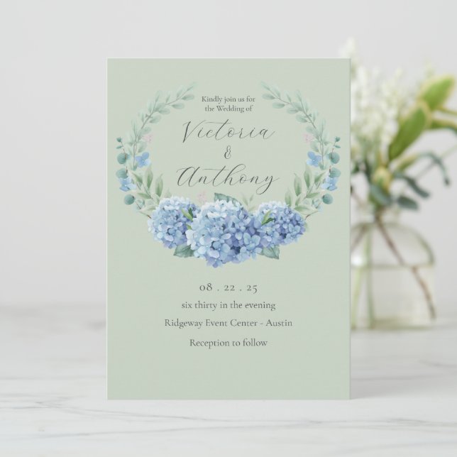Convite Casamento Verde de Blue Hydrangeas Floral Sage (Em pé/Frente)