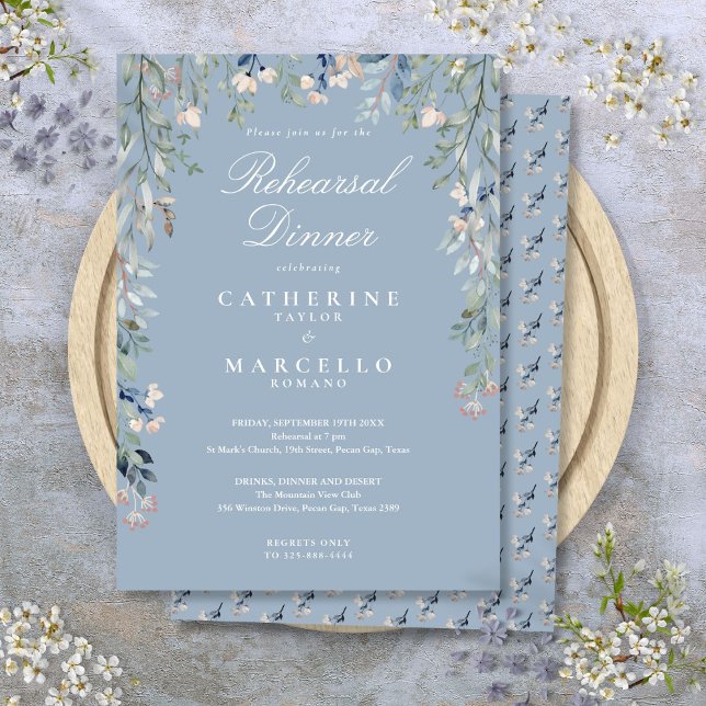 Convite Cascata Floral em Azul Empoeirado Jantar de Rehear (Floral Cascade Dusty Blue Rehearsal Dinner Invitation)